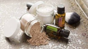 Read more about the article Itt egy gyors módja, hogy a hajad kinézete, illata és érzése kellemes legyen a mosások közötti napokban is. ￼